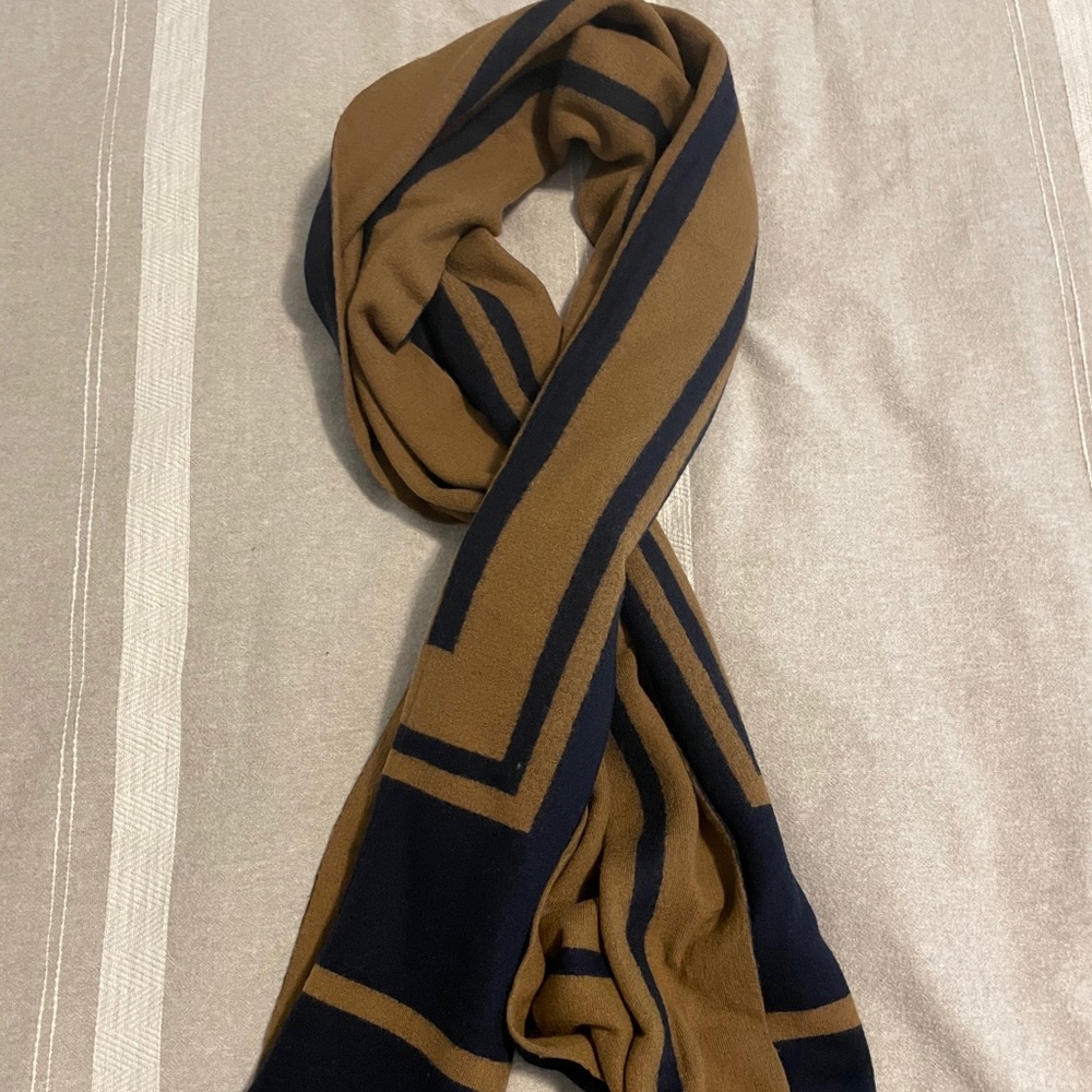 VINCE Wool Jacquard Reversible Scarf